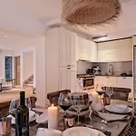 Charming Bohemian Chic Style 4 Bedrooms Punti Waterfront Sea Villa *