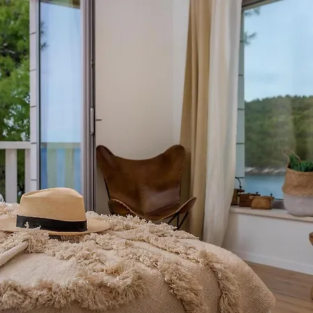 Charming Bohemian Chic Style 4 Bedrooms Punti Waterfront Sea Front With Stunning Ocean Views Brac Villa *