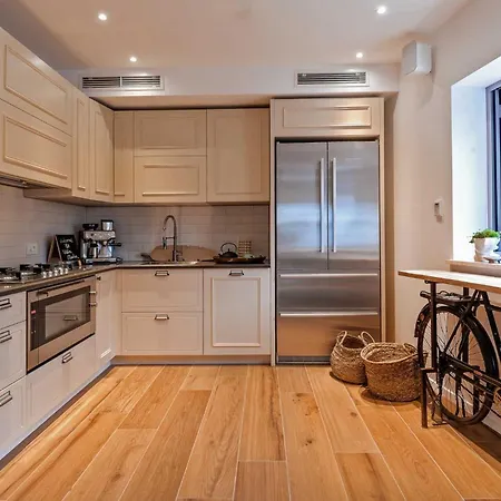 Charming Bohemian Chic Style 4 Bedrooms Punti Waterfront Sea Front With Stunning Ocean Views Brac