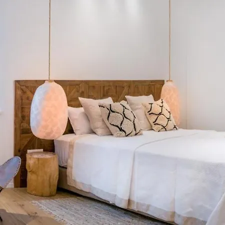 Charming Bohemian Chic Style 4 Bedrooms Punti Waterfront Sea *