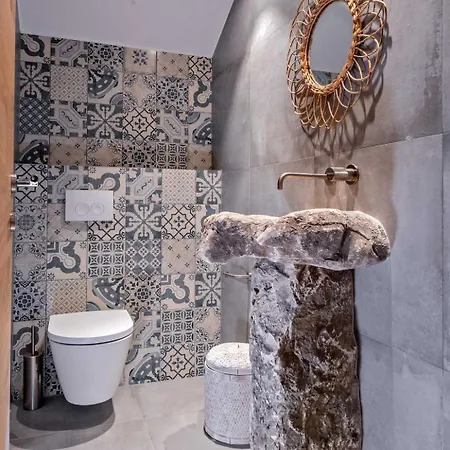 Charming Bohemian Chic Style 4 Bedrooms Punti Waterfront Sea Front With Stunning Ocean Views Brac