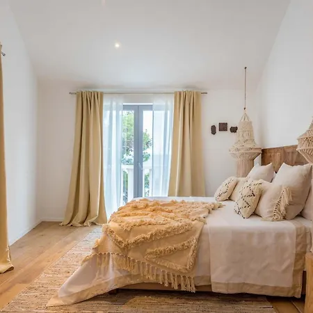 Charming Bohemian Chic Style 4 Bedrooms Punti Waterfront Sea *