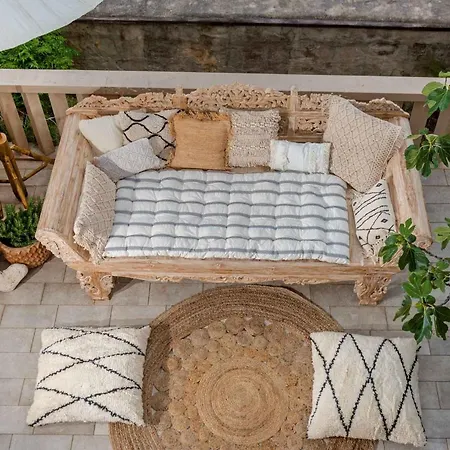 Charming Bohemian Chic Style 4 Bedrooms Punti Waterfront Sea