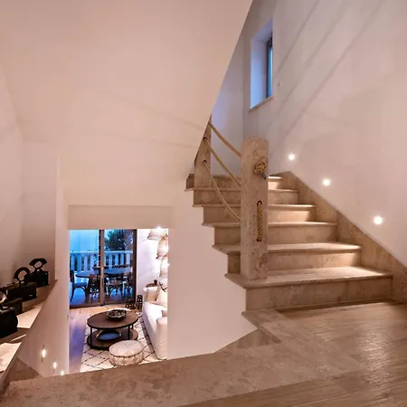 Charming Bohemian Chic Style 4 Bedrooms Punti Waterfront Sea Villa